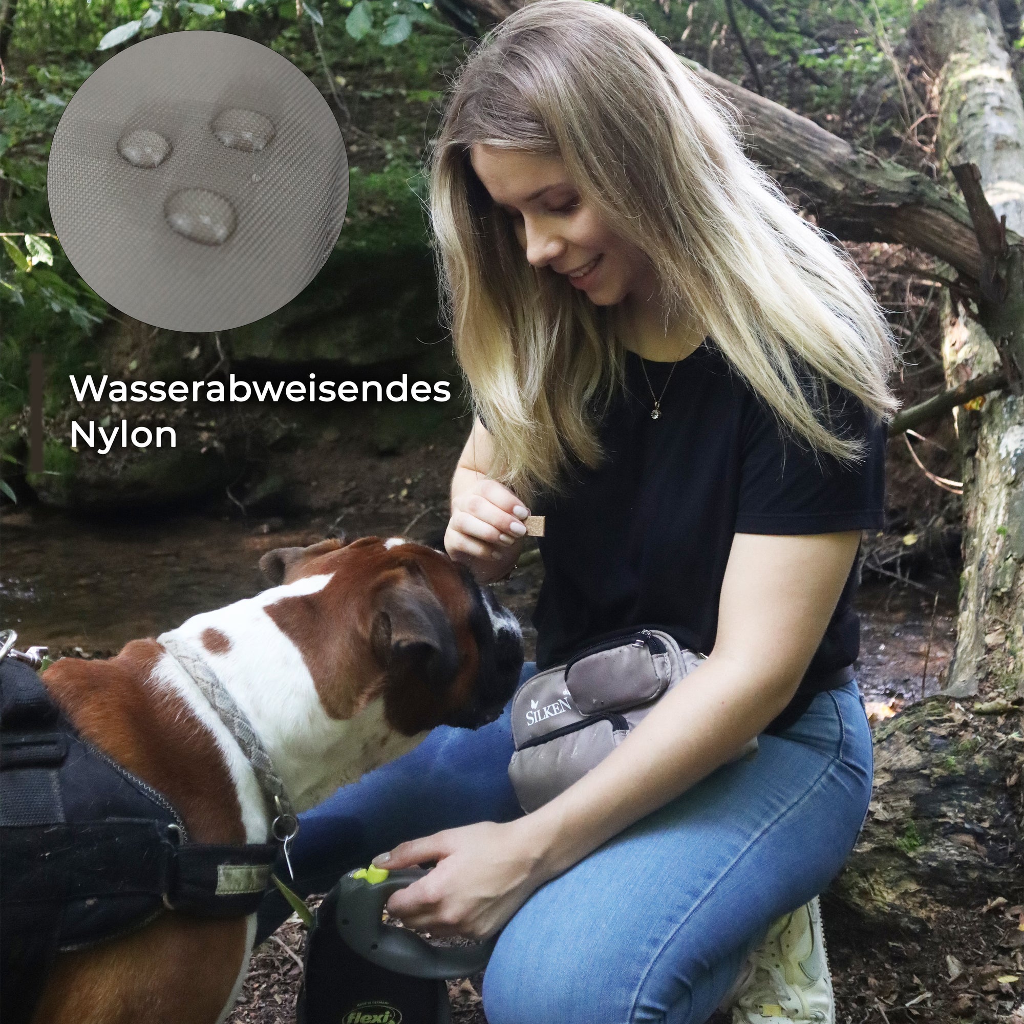  Frau nimmt Hundefutter aus Gassitasche Großaufnahme